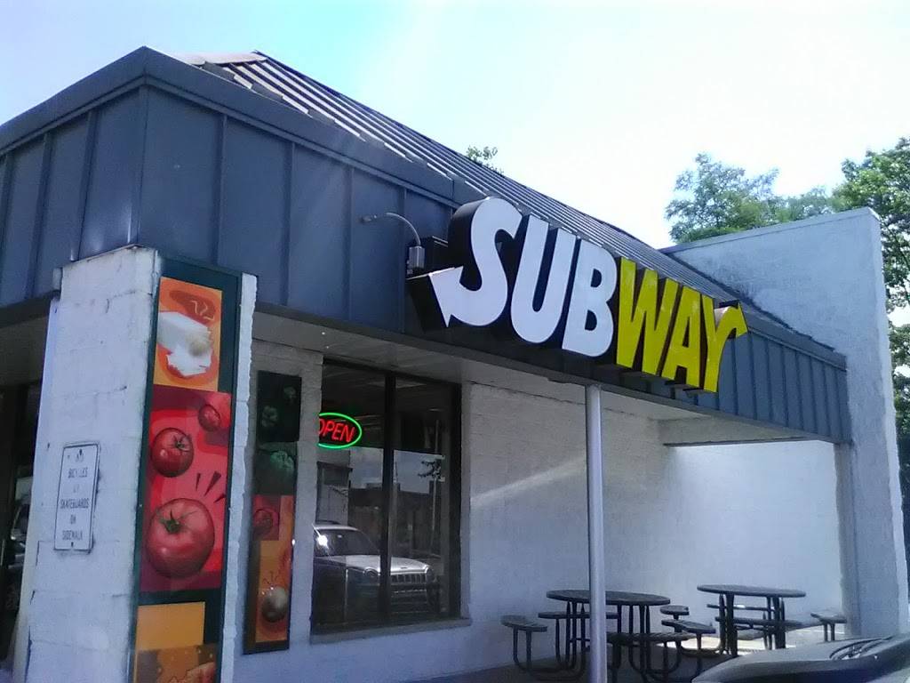 Subway | restaurant | 3004 Calumet Ave, Valparaiso, IN 46383, USA | 2194629666 OR +1 219-462-9666