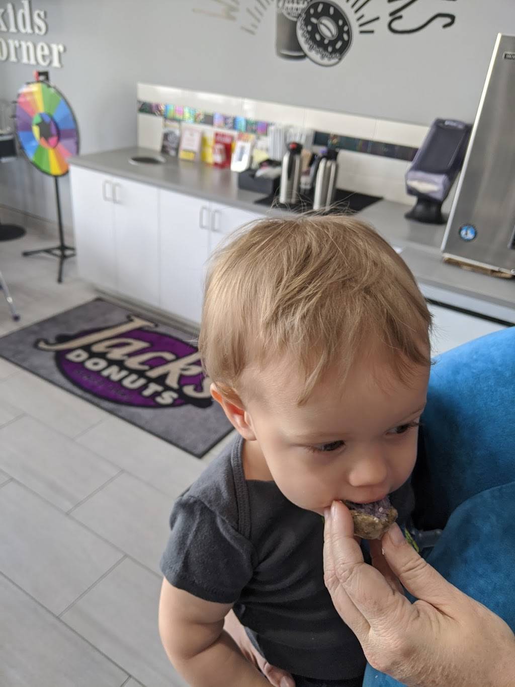 Jacks Donuts | bakery | 1408 N Moorpark Rd, Thousand Oaks, CA 91360, USA | 8053710777 OR +1 805-371-0777