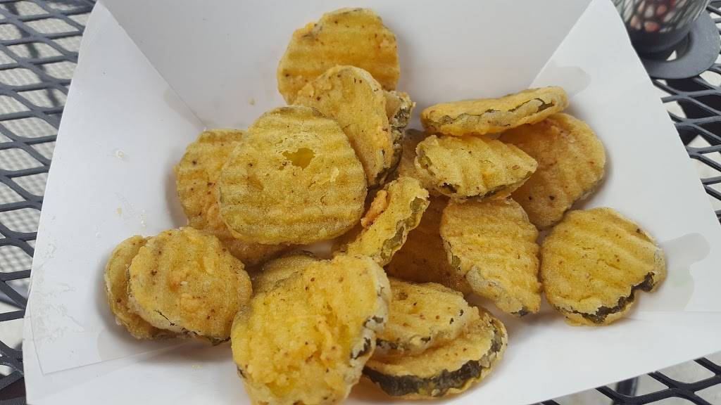 Lake Road Inn | restaurant | 25106 N 1750 East Rd, Hudson, IL 61748, USA | 3097472558 OR +1 309-747-2558