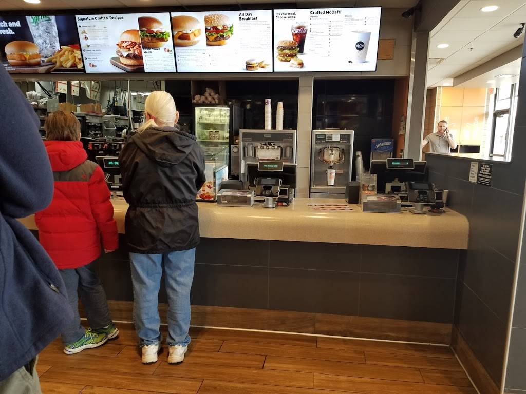 McDonalds | cafe | N112w15936 Mequon Rd, Germantown, WI 53022, USA | 2622534710 OR +1 262-253-4710