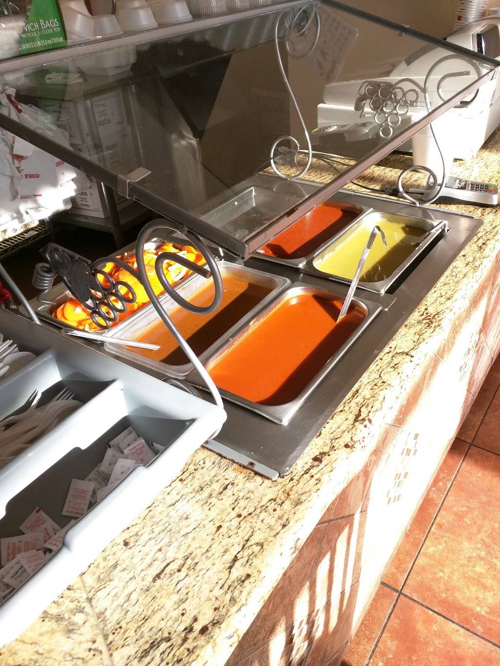 Albertos Mexican Food | restaurant | 4904 N River Rd, Oceanside, CA 92057, USA | 7604332287 OR +1 760-433-2287