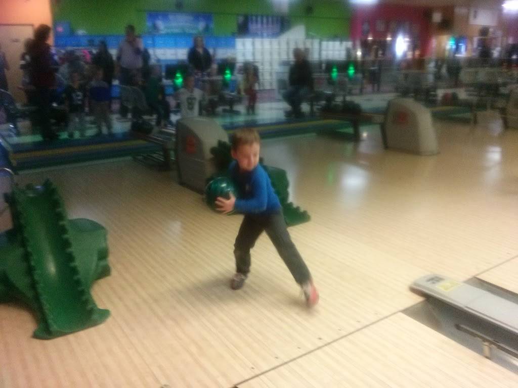 King Pin Bowl & Ale House | restaurant | 1022 S Main St, West Bend, WI 53095, USA | 2623347311 OR +1 262-334-7311