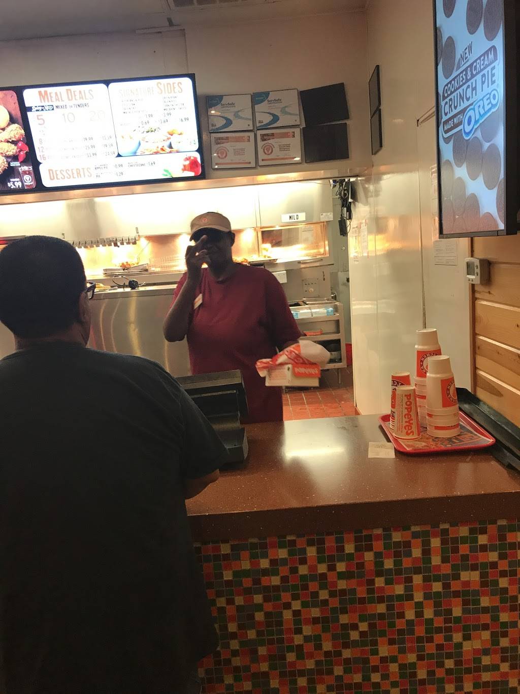 Popeyes Louisiana Kitchen | restaurant | 1823 Airport Blvd, Austin, TX 78702, USA | 5124772302 OR +1 512-477-2302