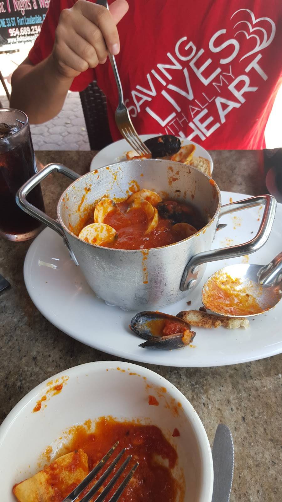 Fishtales On 33rd | restaurant | 3355 NE 33rd St, Fort Lauderdale, FL 33308, USA | 9546892344 OR +1 954-689-2344