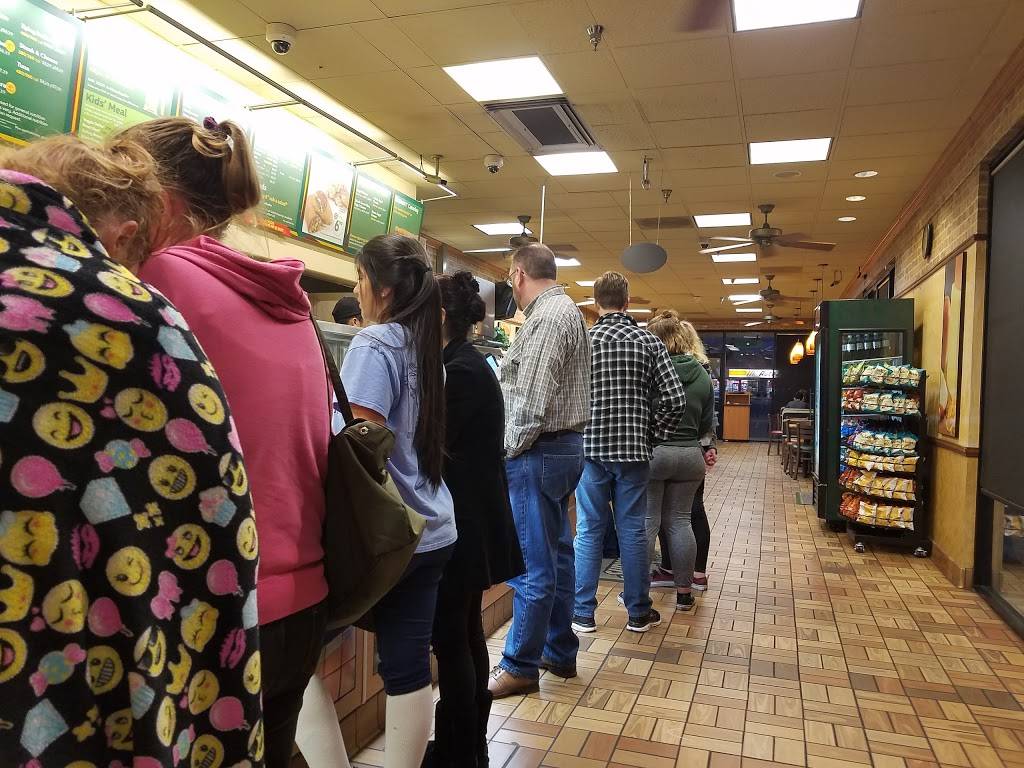 Subway | restaurant | 1277 - 1283 W Henderson Ave, Porterville, CA 93257, USA | 5597823342 OR +1 559-782-3342