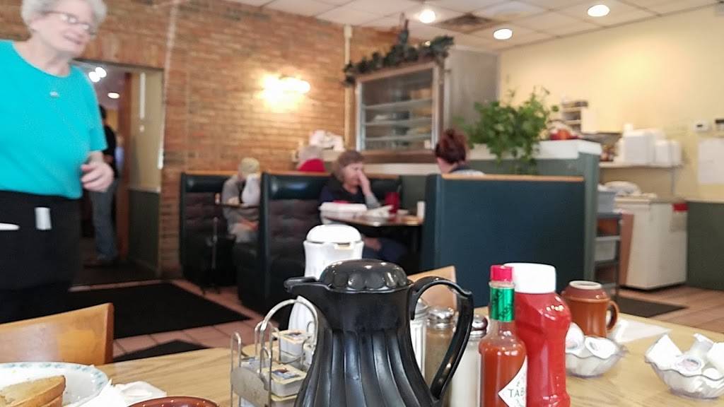 Paulies Family Restaurant | restaurant | 1214 Chestnut St, Coplay, PA 18037, USA | 6102612110 OR +1 610-261-2110