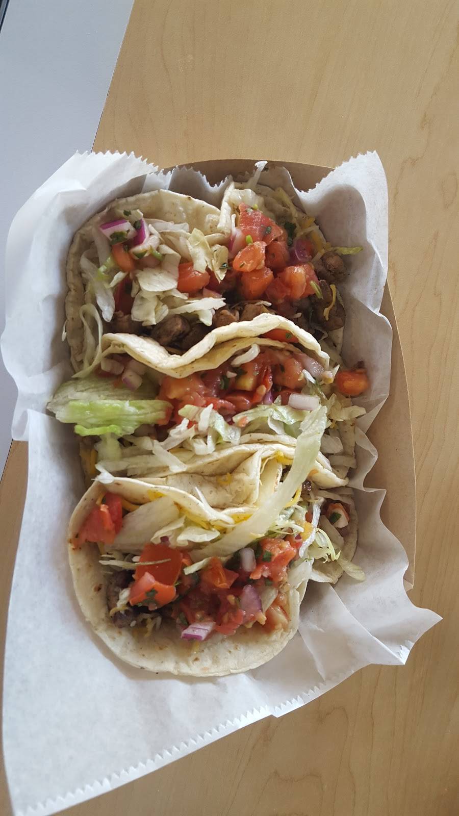 Chicks n Salsa | restaurant | 874 Roosevelt Rd, Glen Ellyn, IL 60137, USA | 6307901100 OR +1 630-790-1100