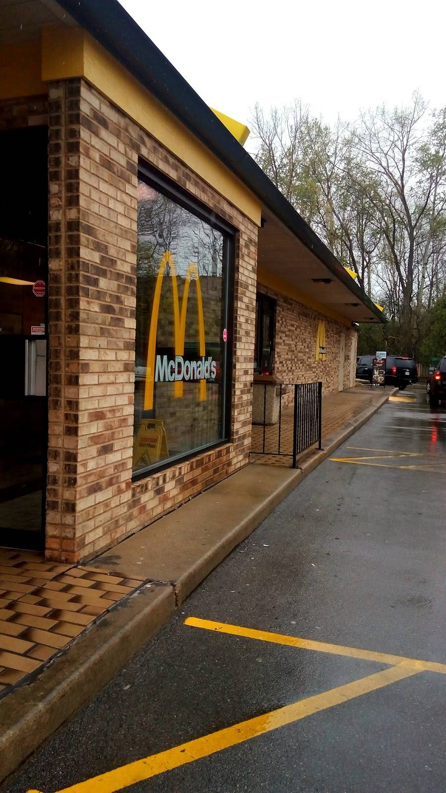 McDonalds | cafe | 2625 W Mason St, Green Bay, WI 54303, USA | 9204999956 OR +1 920-499-9956