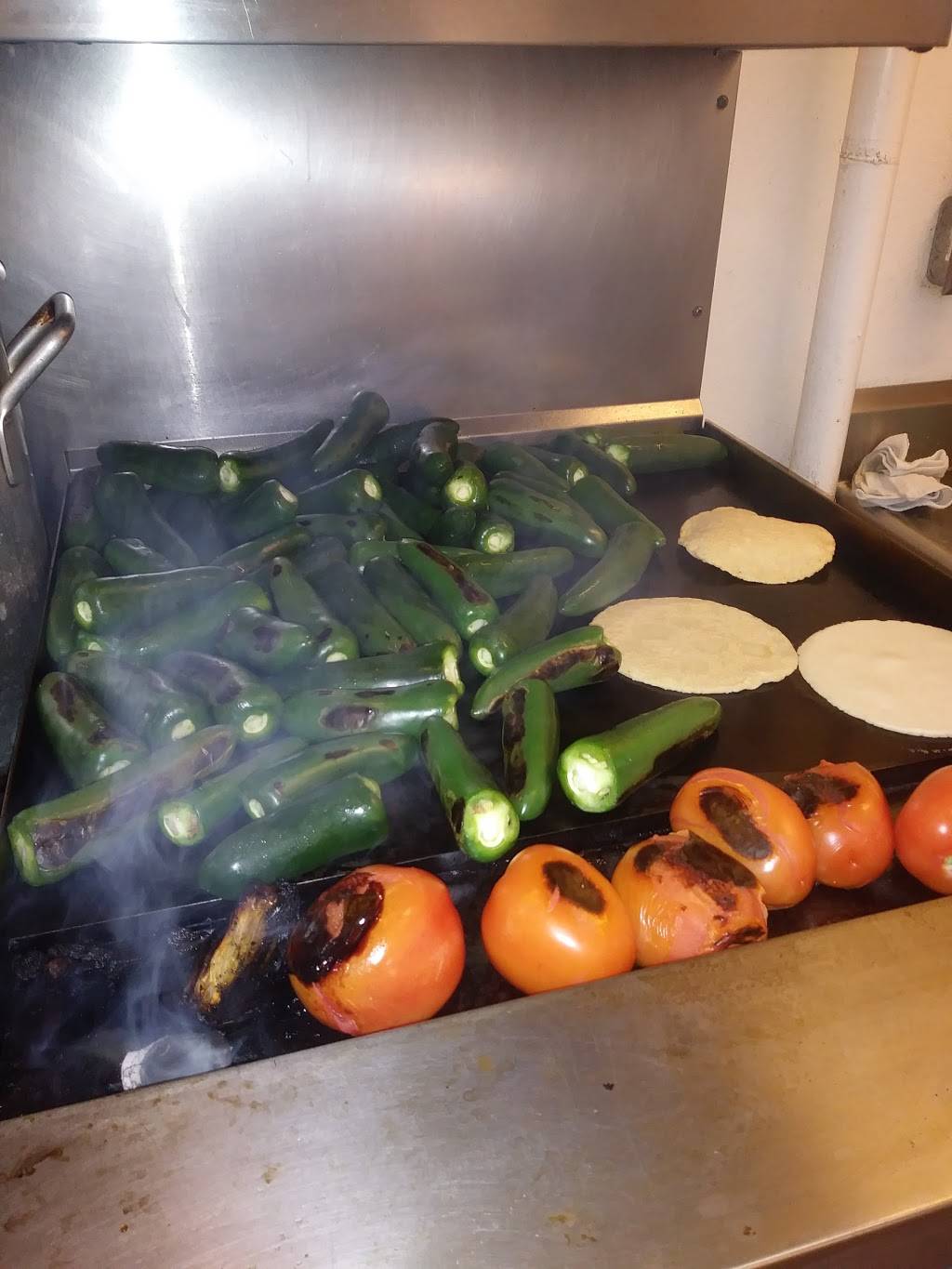 Malena Tacos | restaurant | 3260 Irving Blvd, Dallas, TX 75247, USA | 2147912846 OR +1 214-791-2846