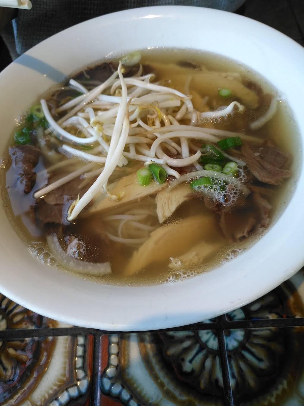 Pho Kinh Do Vietnamese Thai | restaurant | 650 Woodlawn Rd W, Guelph, ON N1K 1B8, Canada | 5197801144 OR +1 519-780-1144