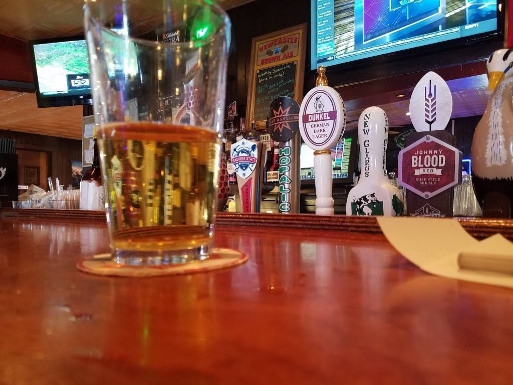 Legend Larrys | restaurant | 2035 University Ave, Green Bay, WI 54302, USA | 9204357000 OR +1 920-435-7000