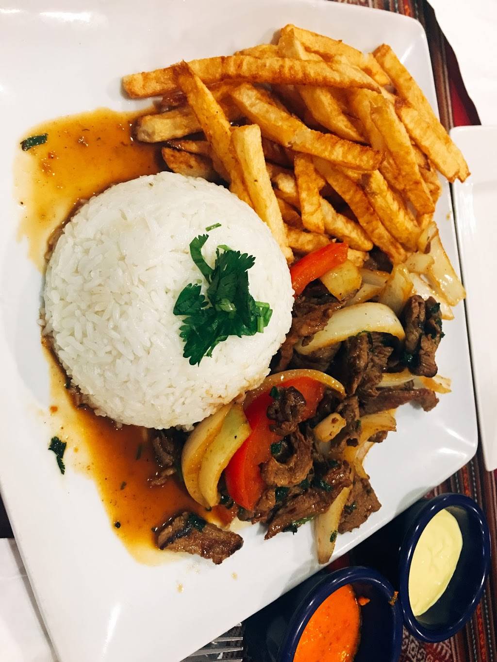 Las 3 Regiones | restaurant | 13840 Braddock Rd, Centreville, VA 20121, USA | 7038305930 OR +1 703-830-5930