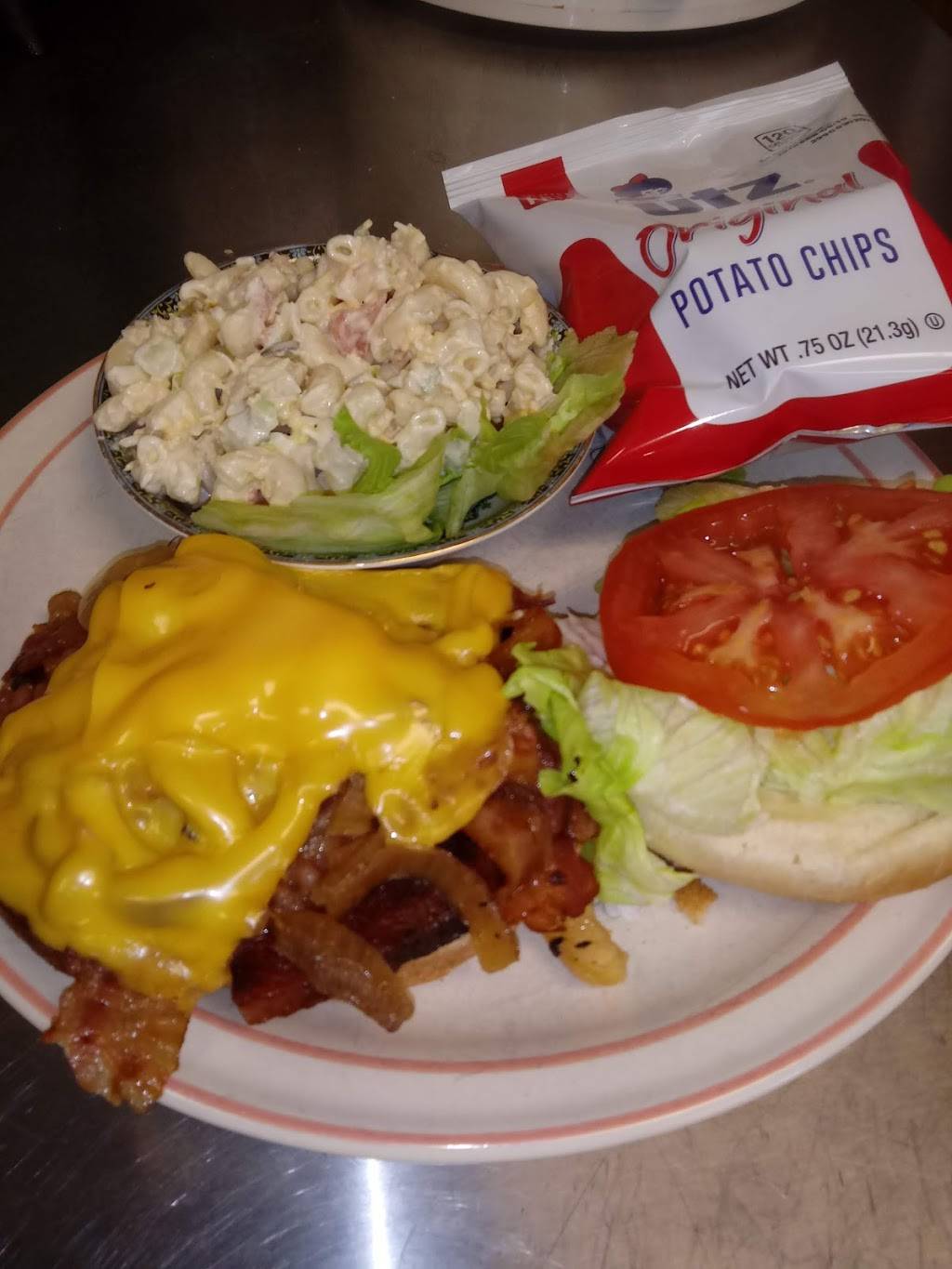 Hot Dog Hut | restaurant | 2102 Williamson Rd NE, Roanoke, VA 24012, USA | 5402939795 OR +1 540-293-9795