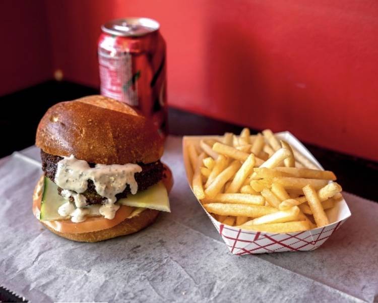 Falafel King | restaurant | 2111 E 9th St, Brooklyn, NY 11223, USA | 3477131900 OR +1 347-713-1900