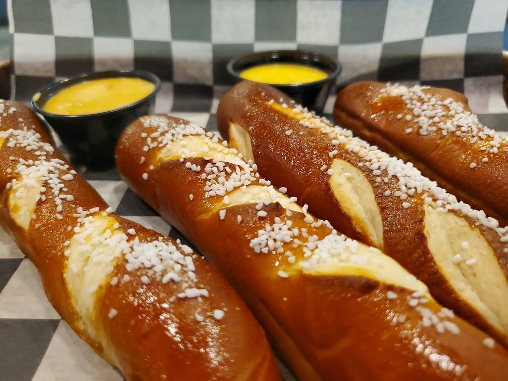 Local Craft Kitchen & Bar | restaurant | Pittsburgh International Airport, 1000 Airport Blvd, Pittsburgh, PA 15231, USA | 4124725351 OR +1 412-472-5351