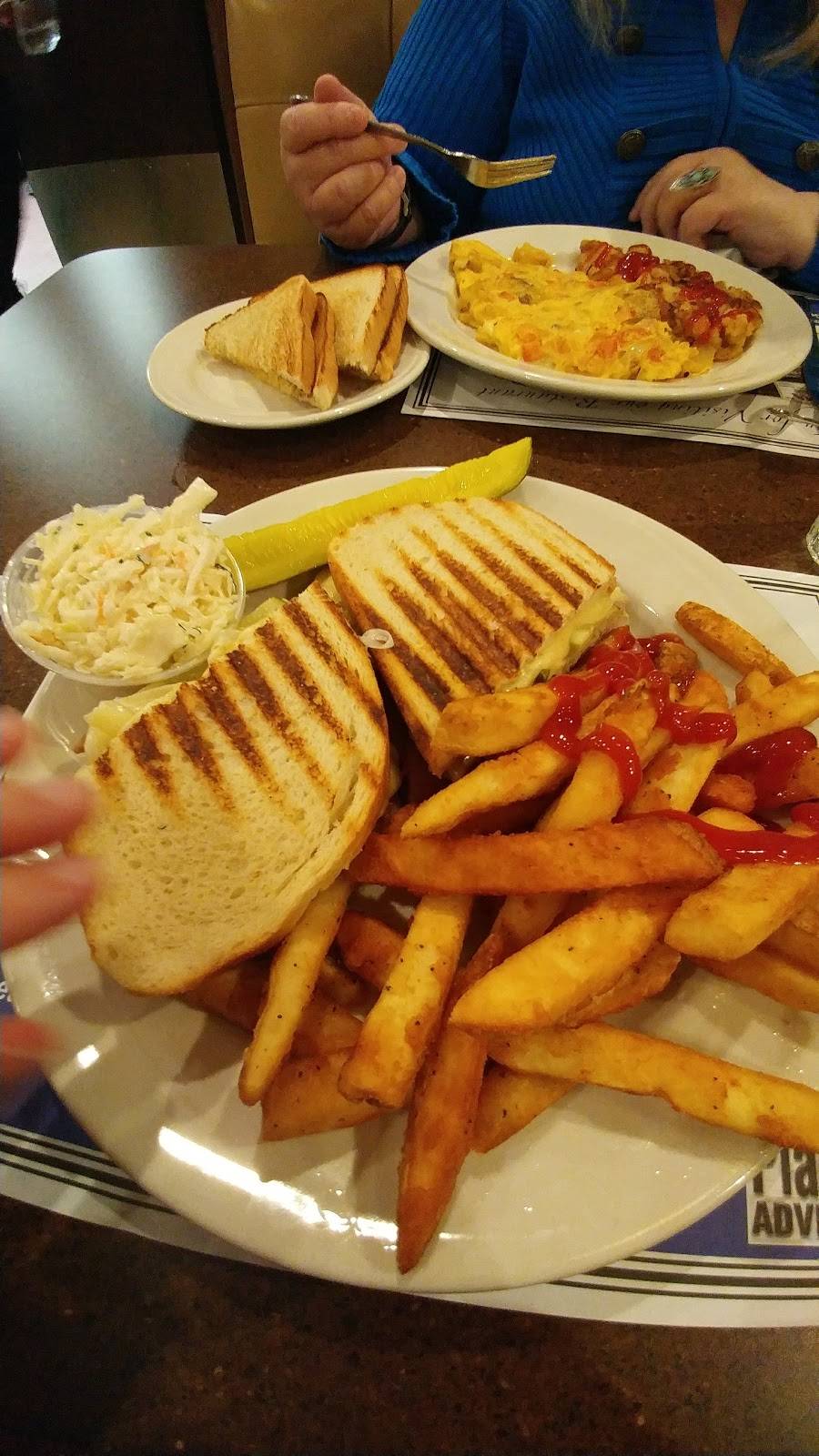 Plaza Diner Restaurant | restaurant | 737 Bridgeport Ave, Shelton, CT 06484, USA | 2039255910 OR +1 203-925-5910