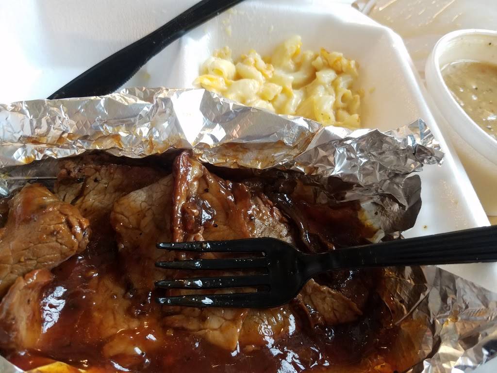 Charlies Smokin BBQ | restaurant | 300 E 1st St, Flint, MI 48502, USA | 8105774043 OR +1 810-577-4043