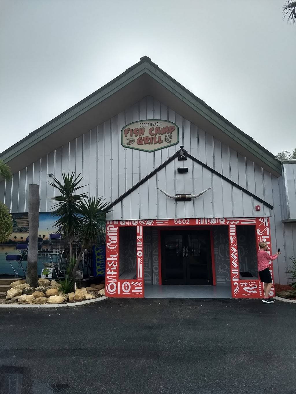 Cocoa Beach Fish Camp Grill | restaurant | 5602 N Atlantic Ave, Cocoa Beach, FL 32931, USA | 3216134020 OR +1 321-613-4020