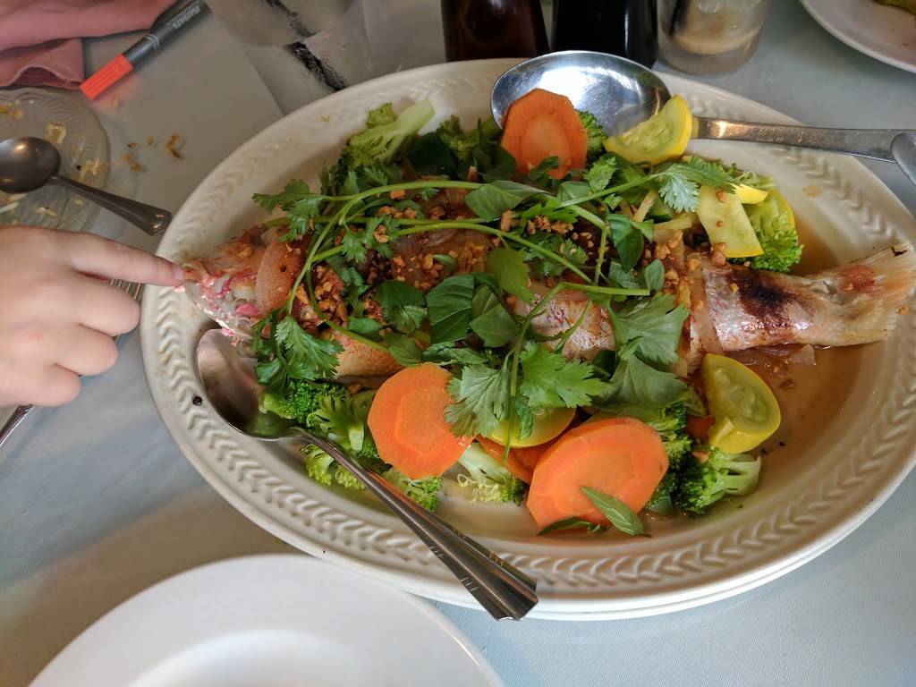 Saigon Bistro | restaurant | 600 S Yonge St # 16B, Ormond Beach, FL 32174, USA | 3866157302 OR +1 386-615-7302