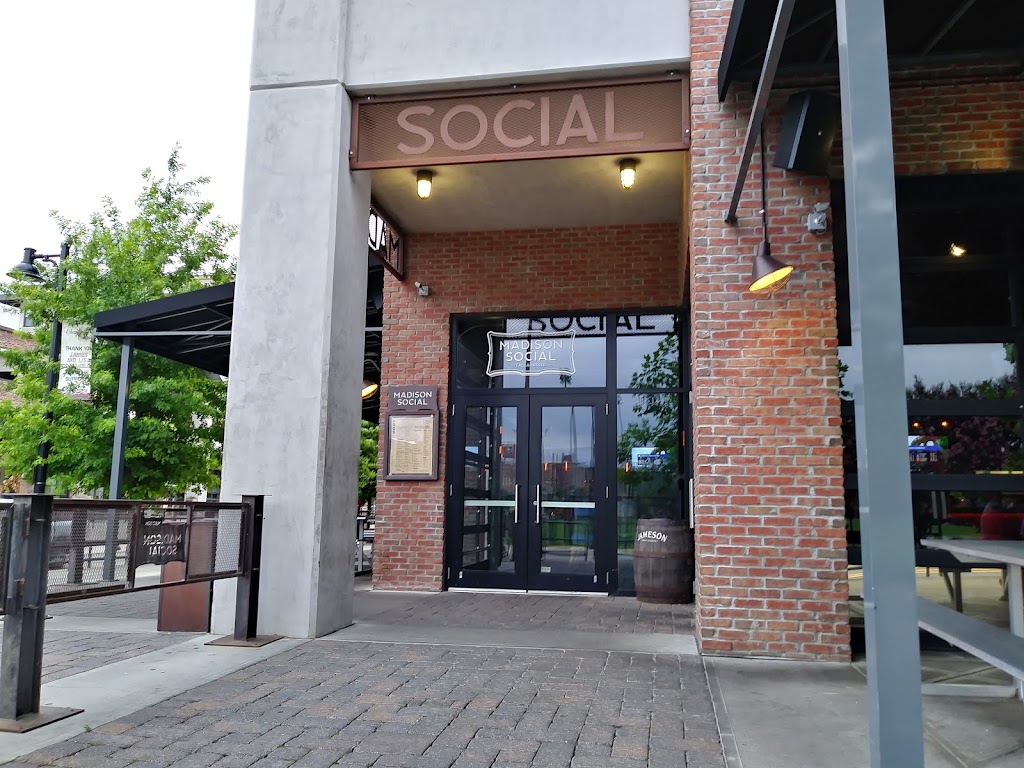 Madison Social | restaurant | 705 S Woodward Ave #101, Tallahassee, FL 32304, USA | 8508946276 OR +1 850-894-6276