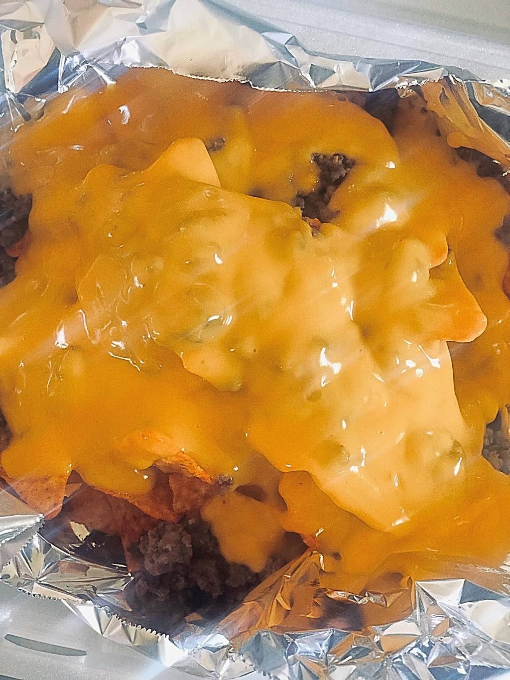 Classic Chicken Snacks | restaurant | 17234 S John Deere Rd, Dubuque, IA 52001, USA | 5632078881 OR +1 563-207-8881