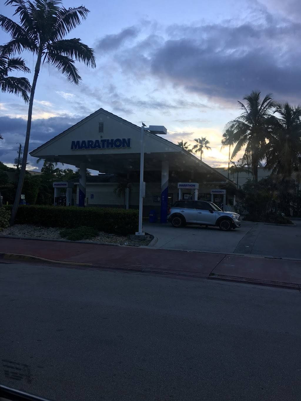 Marathon Gas Station | bakery | 945 5th St, Miami Beach, FL 33139, USA | 3055317934 OR +1 305-531-7934