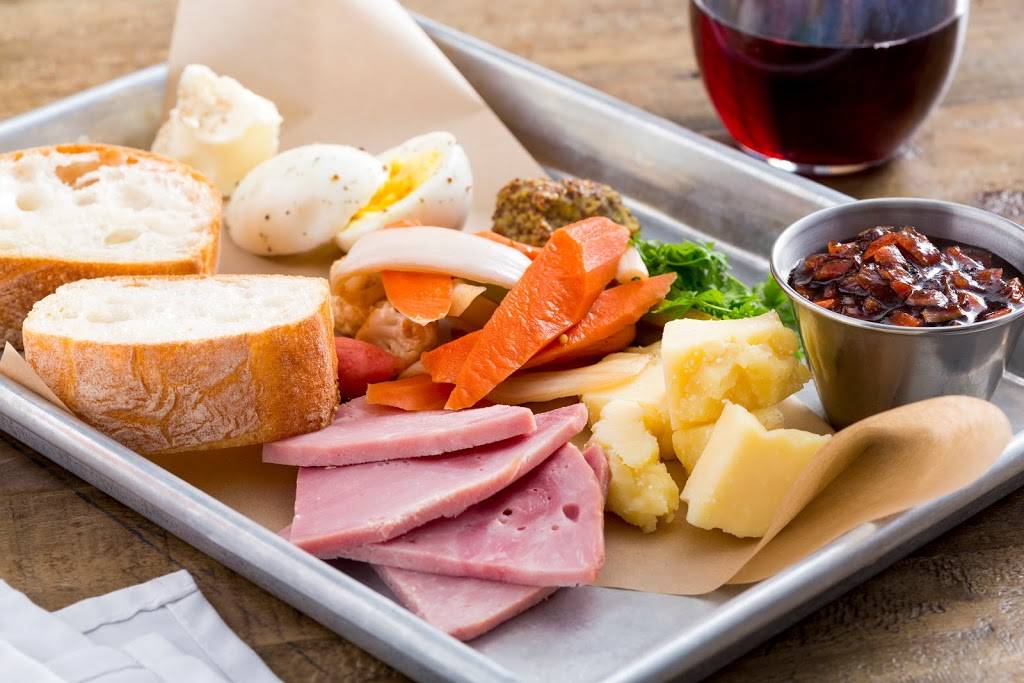 Bears Lair Tavern | restaurant | 2465 Bancroft Way #140, Berkeley, CA 94704, USA | 5106644191 OR +1 510-664-4191