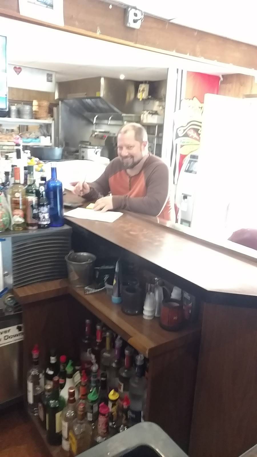 Bassett Creek Saloon and Eatery | restaurant | 34410 Bassett Rd, Bassett, WI 53101, USA | 2628779088 OR +1 262-877-9088