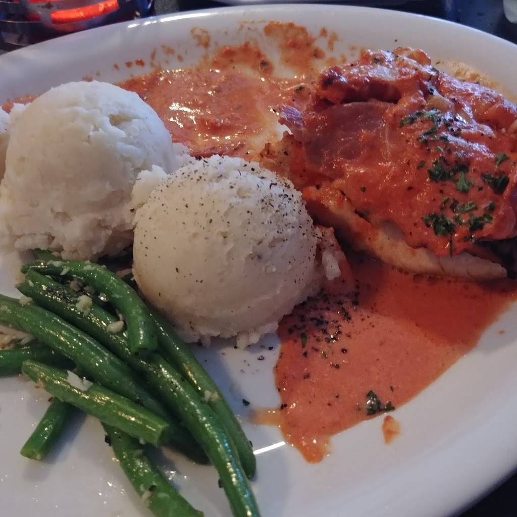 Capones Grill & Pasta Shop | restaurant | 5880 Wyandotte St E, Windsor, ON N8S 1M8, Canada | 5199440128 OR +1 519-944-0128