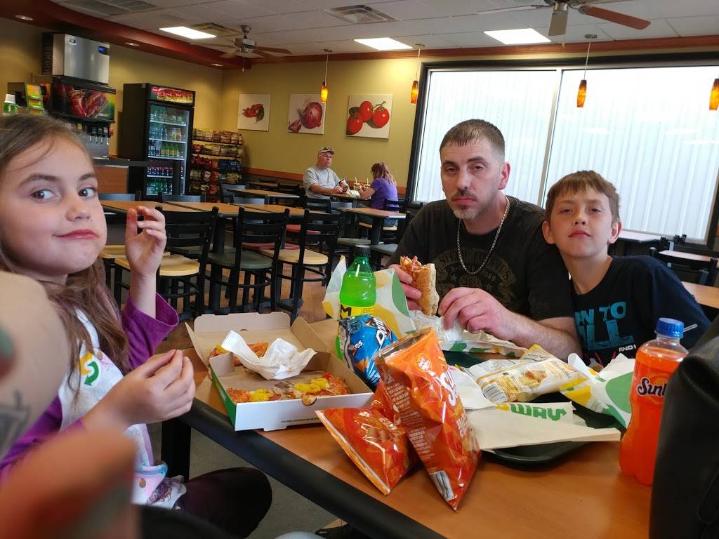 Subway | restaurant | 441 Chelsea St, Sistersville, WV 26175, USA | 3046522405 OR +1 304-652-2405