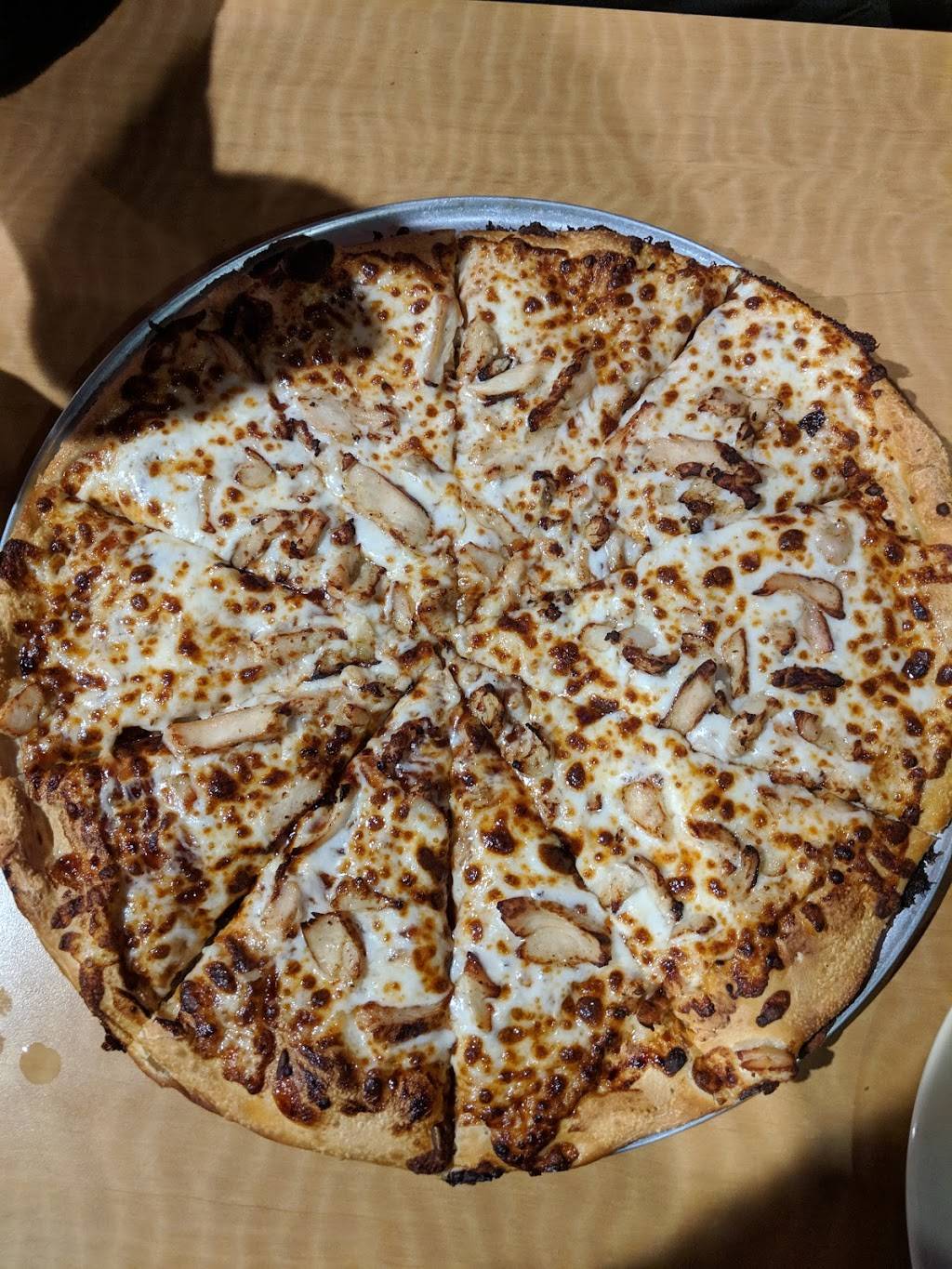 Tuckers Pizza | restaurant | 1001 E Loop 304, Crockett, TX 75835, USA | 9365447000 OR +1 936-544-7000