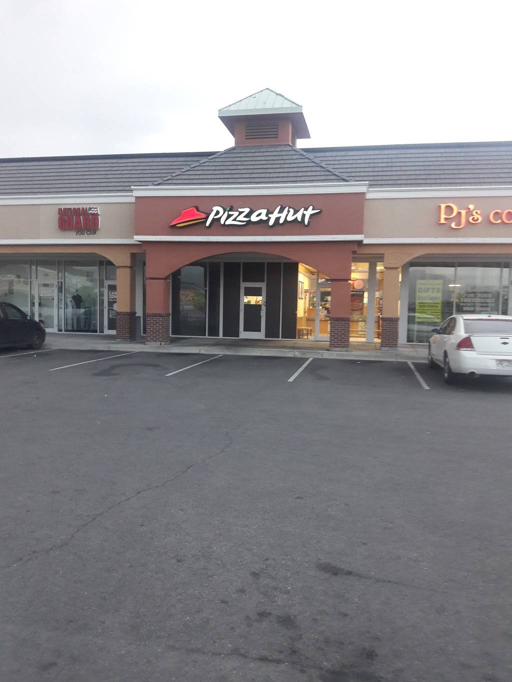 Pizza Hut | meal takeaway | 1929 W 4700 S, Taylorsville, UT 84118, USA | 8019669229 OR +1 801-966-9229