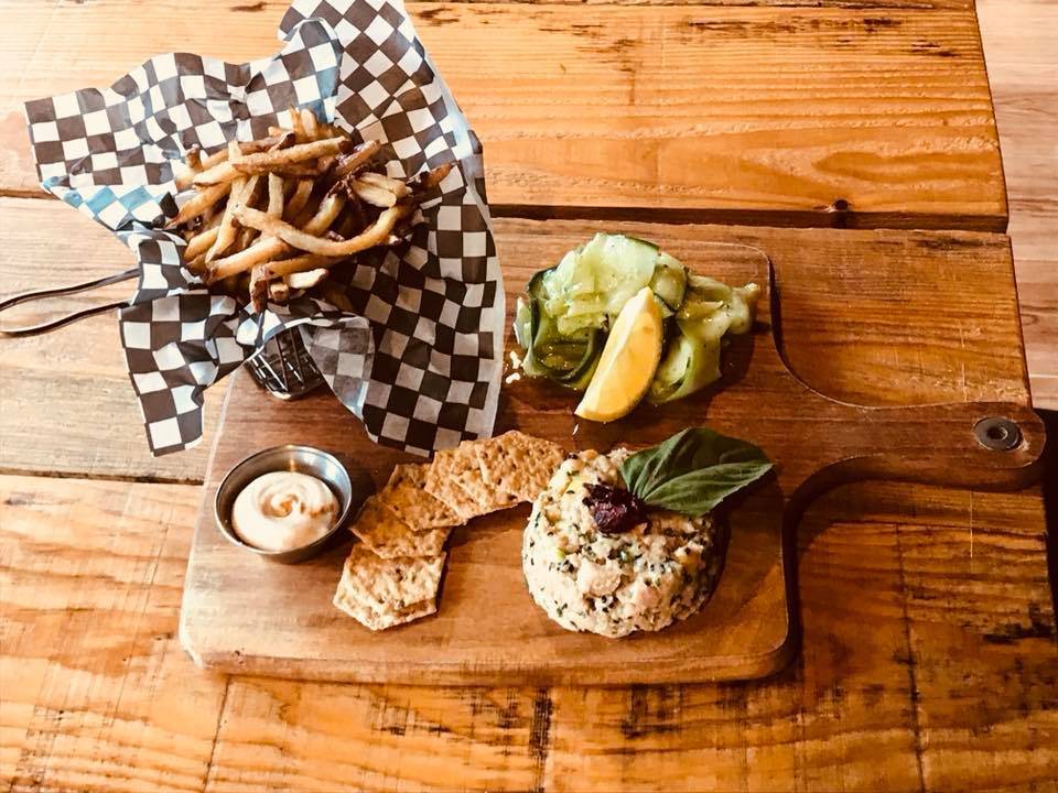 Taxi Pizza Resto bar | restaurant | 211 QC-201, Rigaud, QC J0P 1P0, Canada | 4504588294 OR +1 450-458-8294