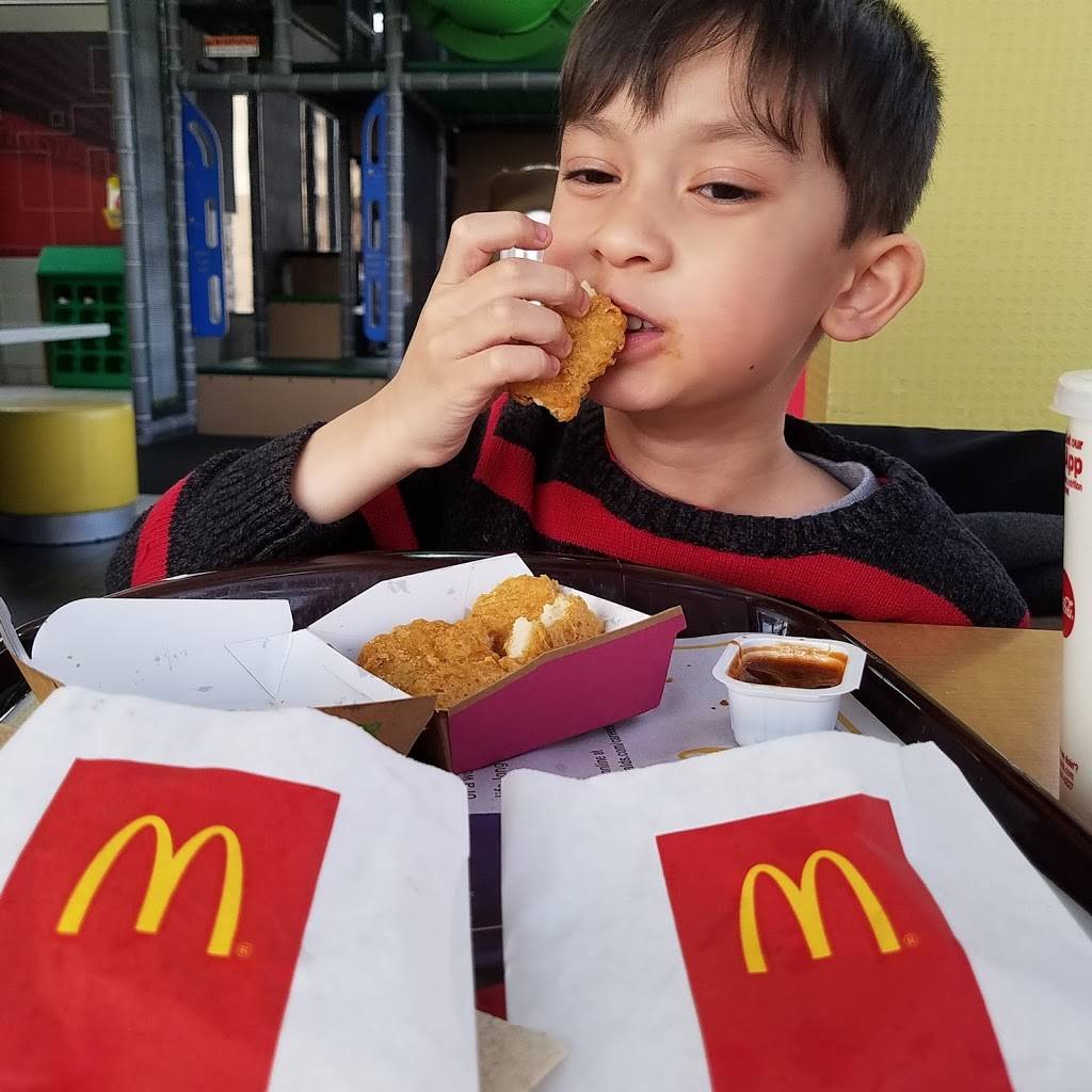 McDonalds | cafe | 1645 S Webb Rd, Wichita, KS 67207, USA | 3166875494 OR +1 316-687-5494