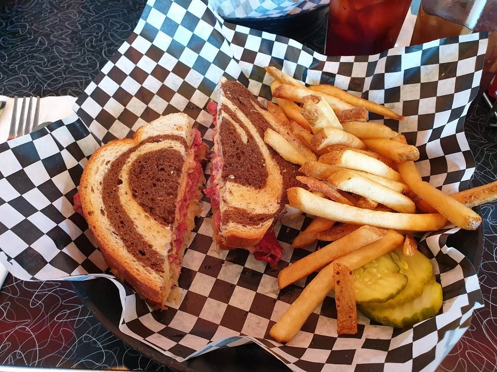 Daves Diner | restaurant | 390 W Grove St, Middleborough, MA 02346, USA | 5089234755 OR +1 508-923-4755