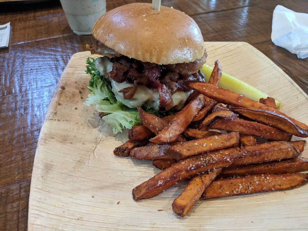 Fox Meadows Creamery | restaurant | 2475 W Main St, Ephrata, PA 17522, USA | 7177216455 OR +1 717-721-6455