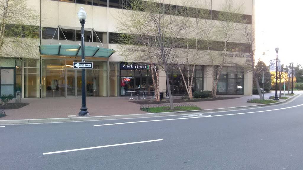 Clark Street Grill | restaurant | 2711 Richmond Hwy, Arlington, VA 22202, USA | 7034181577 OR +1 703-418-1577