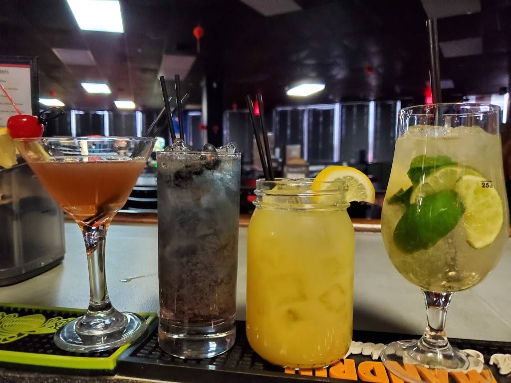 Headshots Bar & Grill | restaurant | 2120 N Woodlawn Blvd #324, Wichita, KS 67208, USA | 3162604370 OR +1 316-260-4370