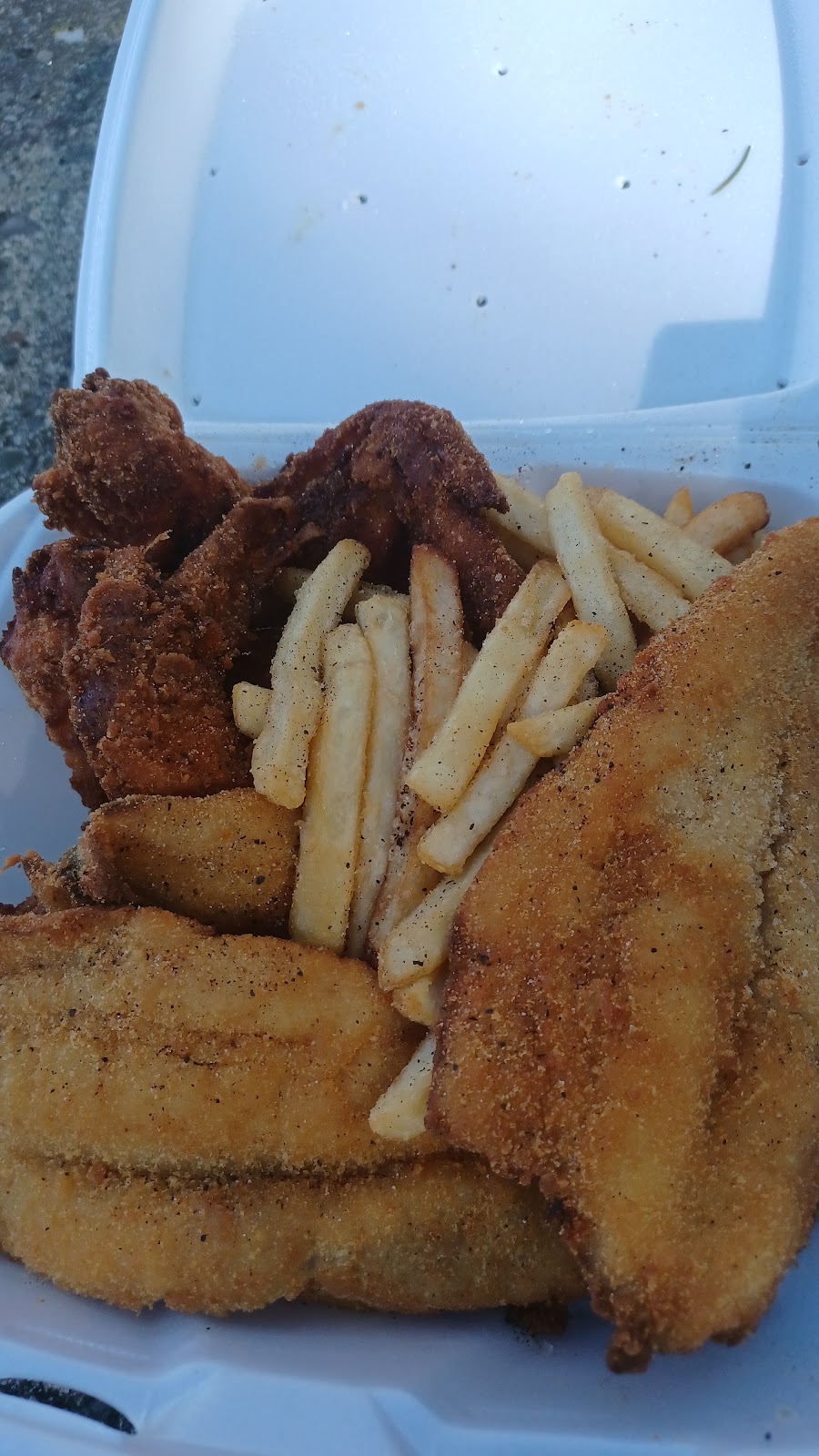 S & J Seafood | restaurant | 713 S 52nd St, Philadelphia, PA 19143, USA | 2157475455 OR +1 215-747-5455