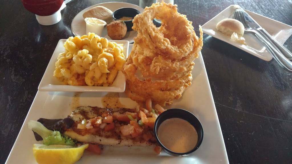 The Levee Bar & Grill | restaurant | 1 Bridge Ave, Northport, AL 35476, USA | 2056323136 OR +1 205-632-3136