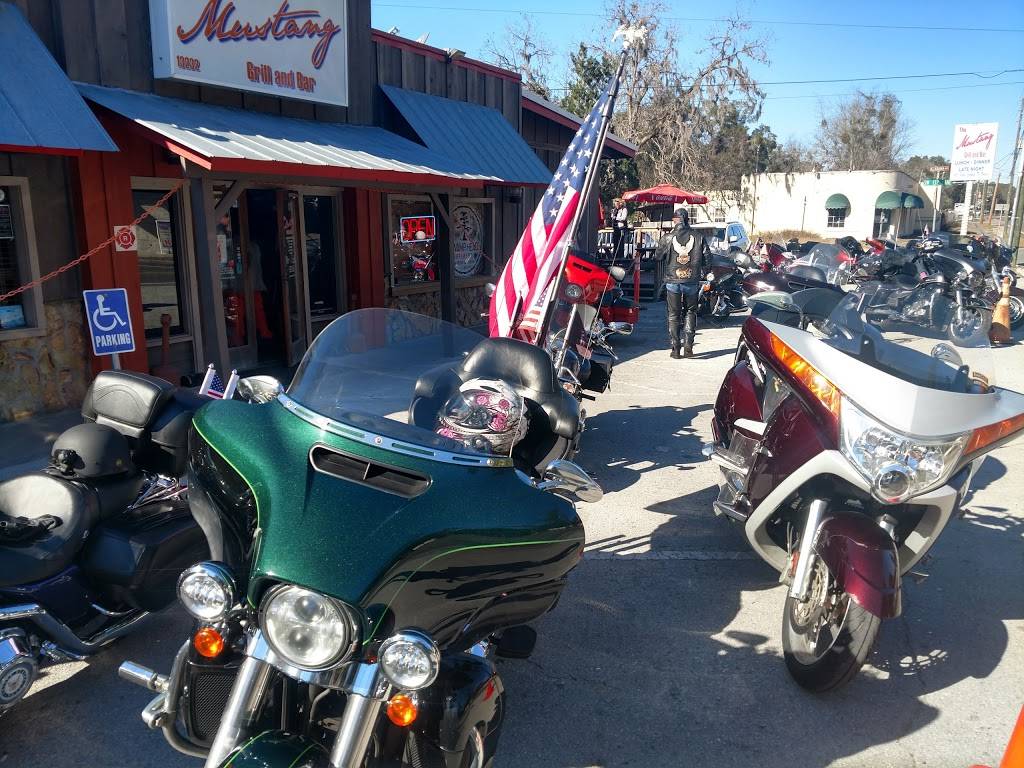 The Mustang Grill and Bar | restaurant | 13232 FL-45, Archer, FL 32618, USA | 3524953100 OR +1 352-495-3100