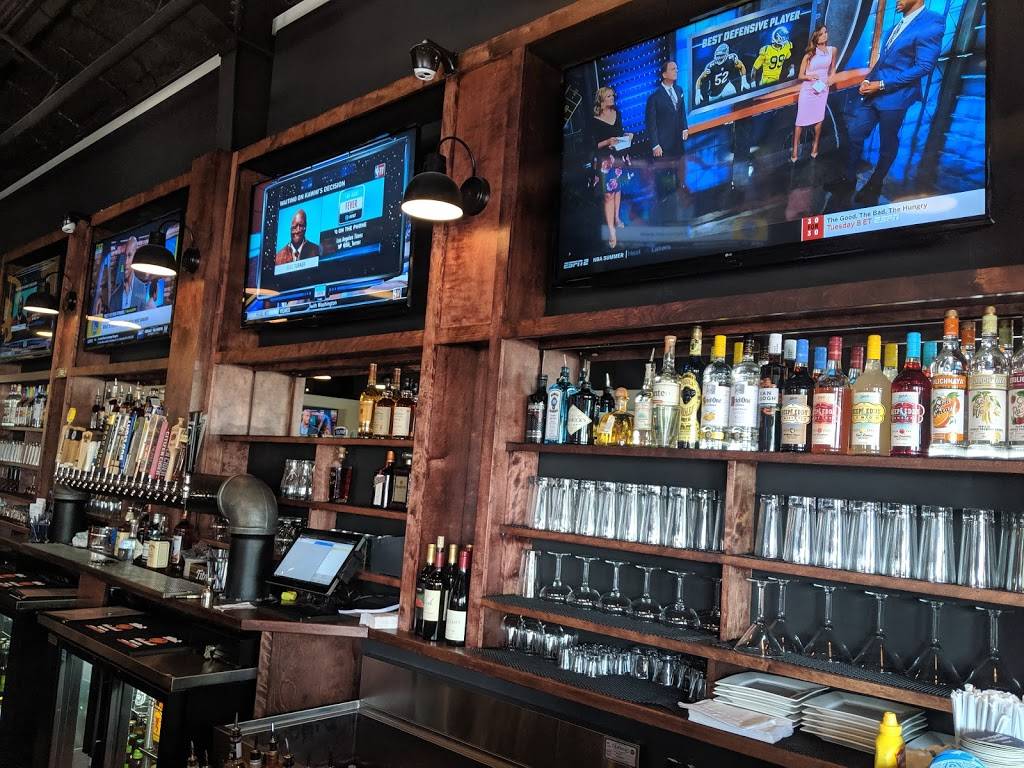 Shoppers Pub + Eatery | restaurant | 18 Lake Ave, Manchester, NH 03101, USA | 6032325252 OR +1 603-232-5252