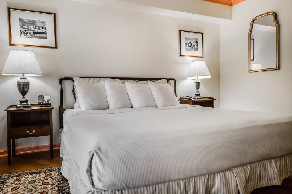 Admiral Fell Inn, an Ascend Hotel Collection Member | restaurant | 888 S Broadway, Baltimore, MD 21231, USA | 4105227377 OR +1 410-522-7377