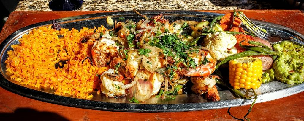 El Barco Mariscos | restaurant | 1035 N Ashland Ave, Chicago, IL 60622, USA | 7734866850 OR +1 773-486-6850