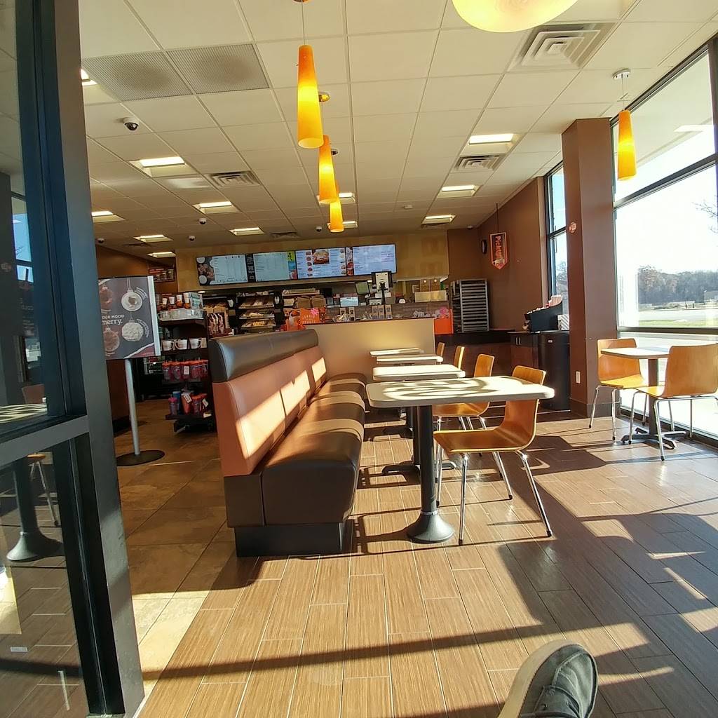 Dunkin | bakery | 1220 18th Street Suite 120, Silvis, IL 61282, USA | 3097921227 OR +1 309-792-1227