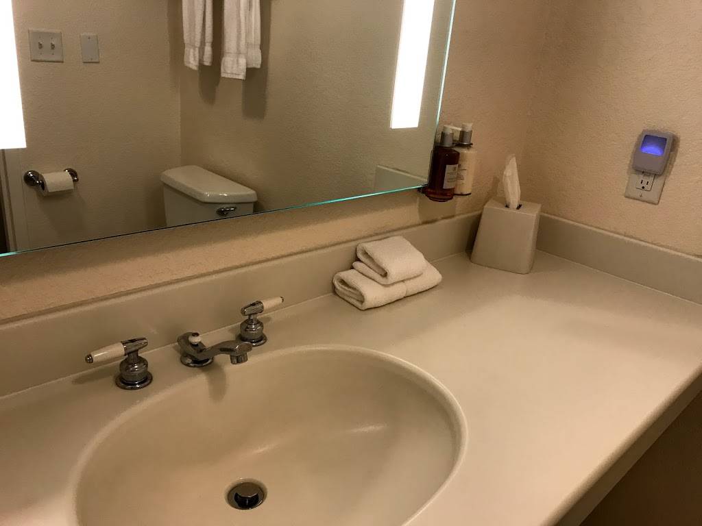 Oakwood Resort | restaurant | 702 E Lake View Rd, Syracuse, IN 46567, USA | 5744577100 OR +1 574-457-7100