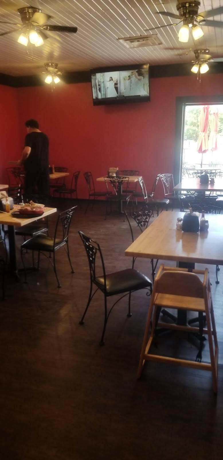 Greeks Pizzeria | restaurant | 62 E Berry St, Upland, IN 46989, USA | 7659988005 OR +1 765-998-8005