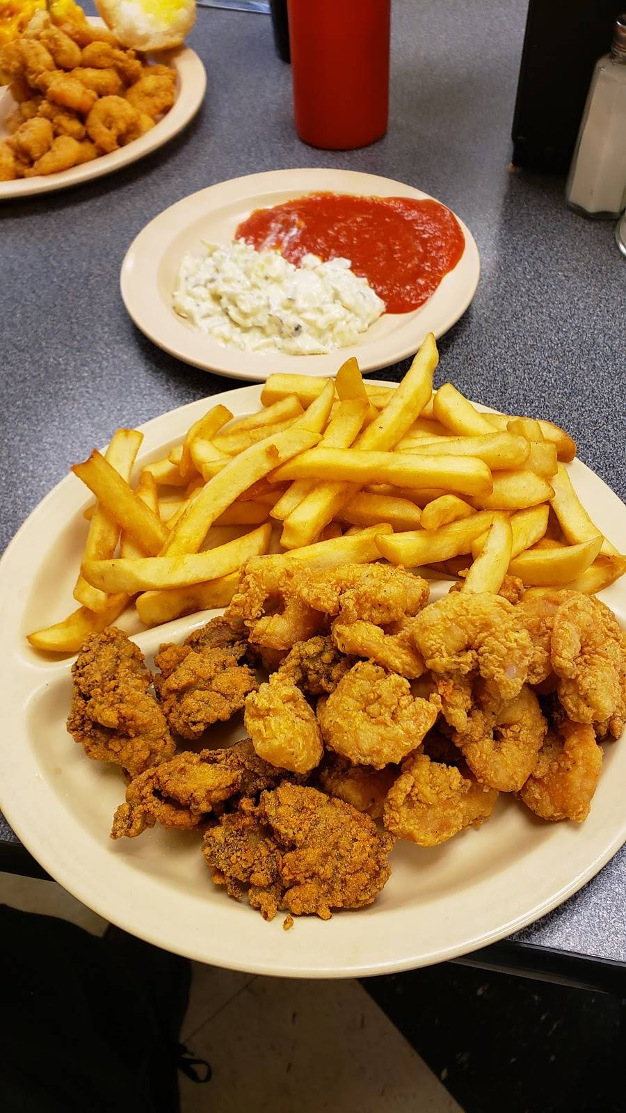 P & G Restaurant | restaurant | 345 Baronne St, New Orleans, LA 70112, USA | 5045259678 OR +1 504-525-9678