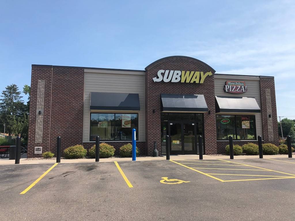 Subway | restaurant | 601 Lakeshore Dr, Weyauwega, WI 54983, USA | 9208672488 OR +1 920-867-2488
