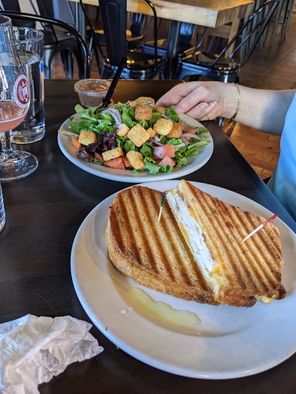 Pour Taproom Buffalo | restaurant | 490 Pearl St, Buffalo, NY 14202, USA | 7167685008 OR +1 716-768-5008